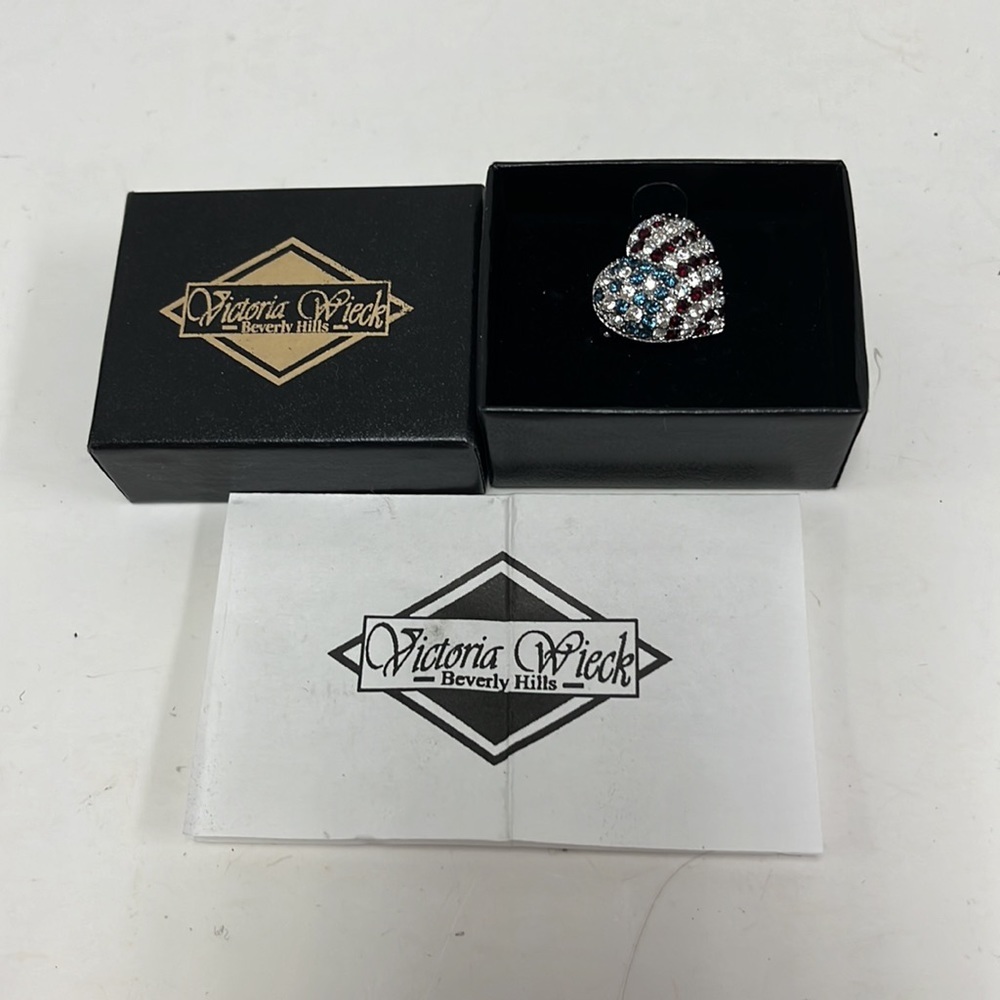 Victoria Wieck pin/brooch